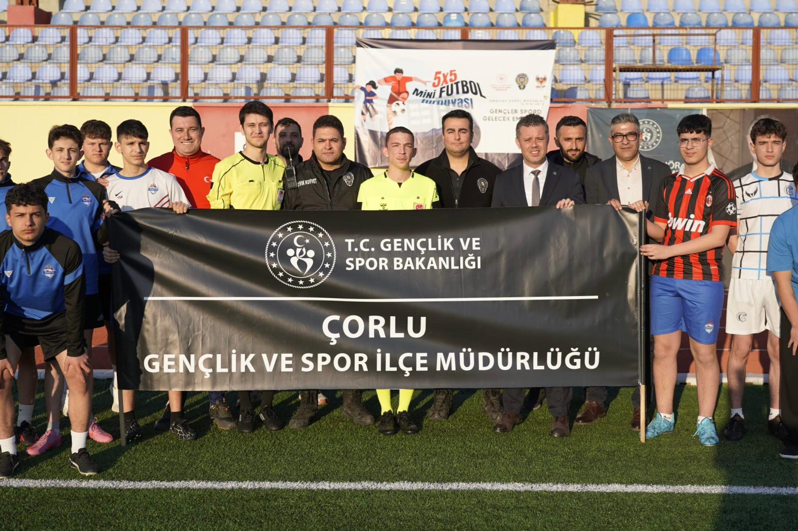 Genç Sporcular Polis Haftası İçin Sahada