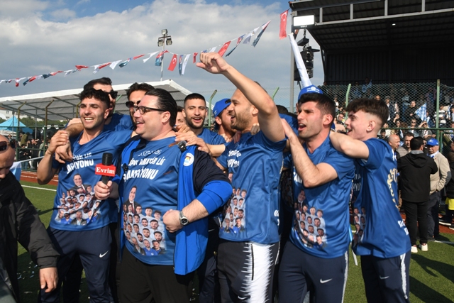 Şampiyonluğu coşkuyla kutladı