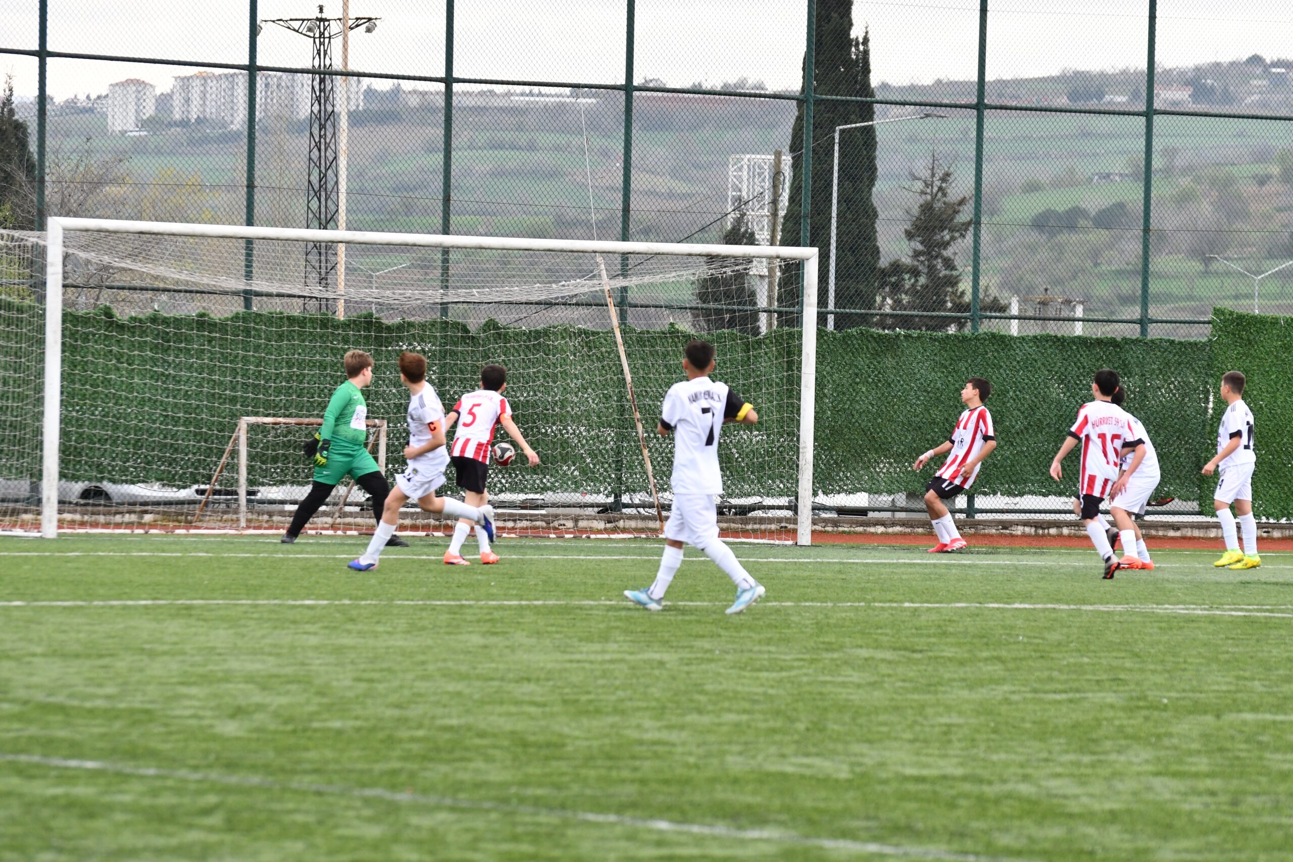 Hürriyet rahat kazandı