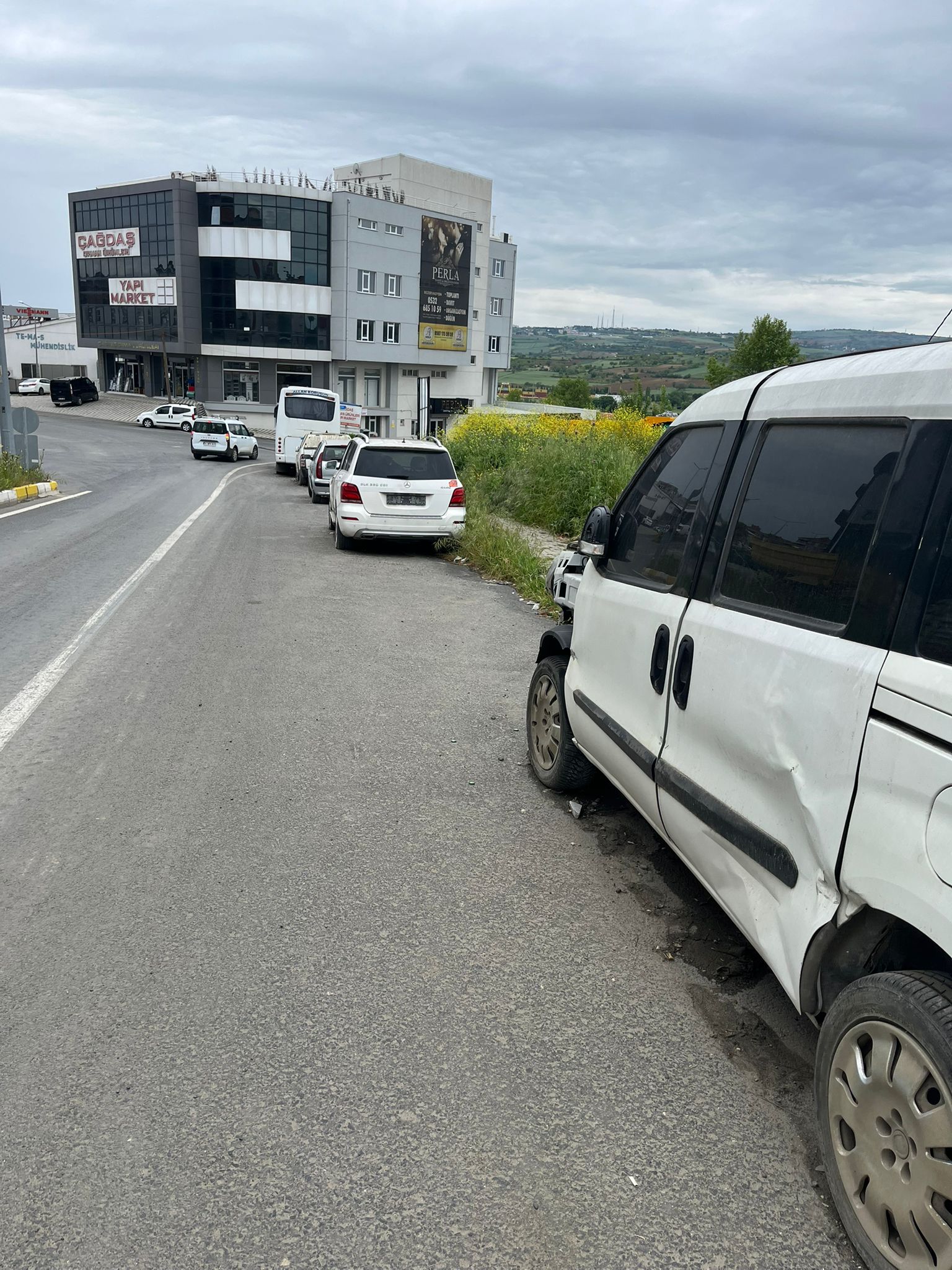 Hurda araçlar aylardır aynı yerde