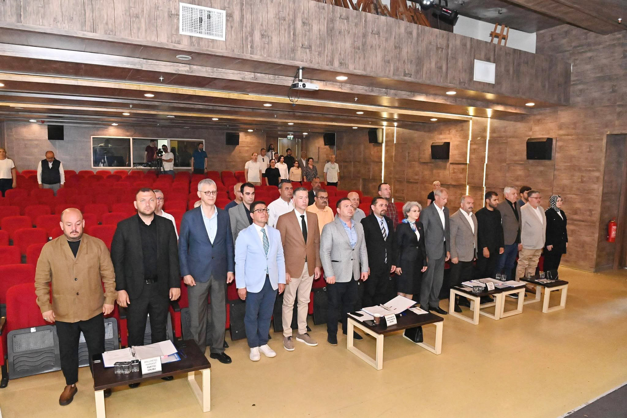 MECLİS ÜYELERİ FİRE VERDİ