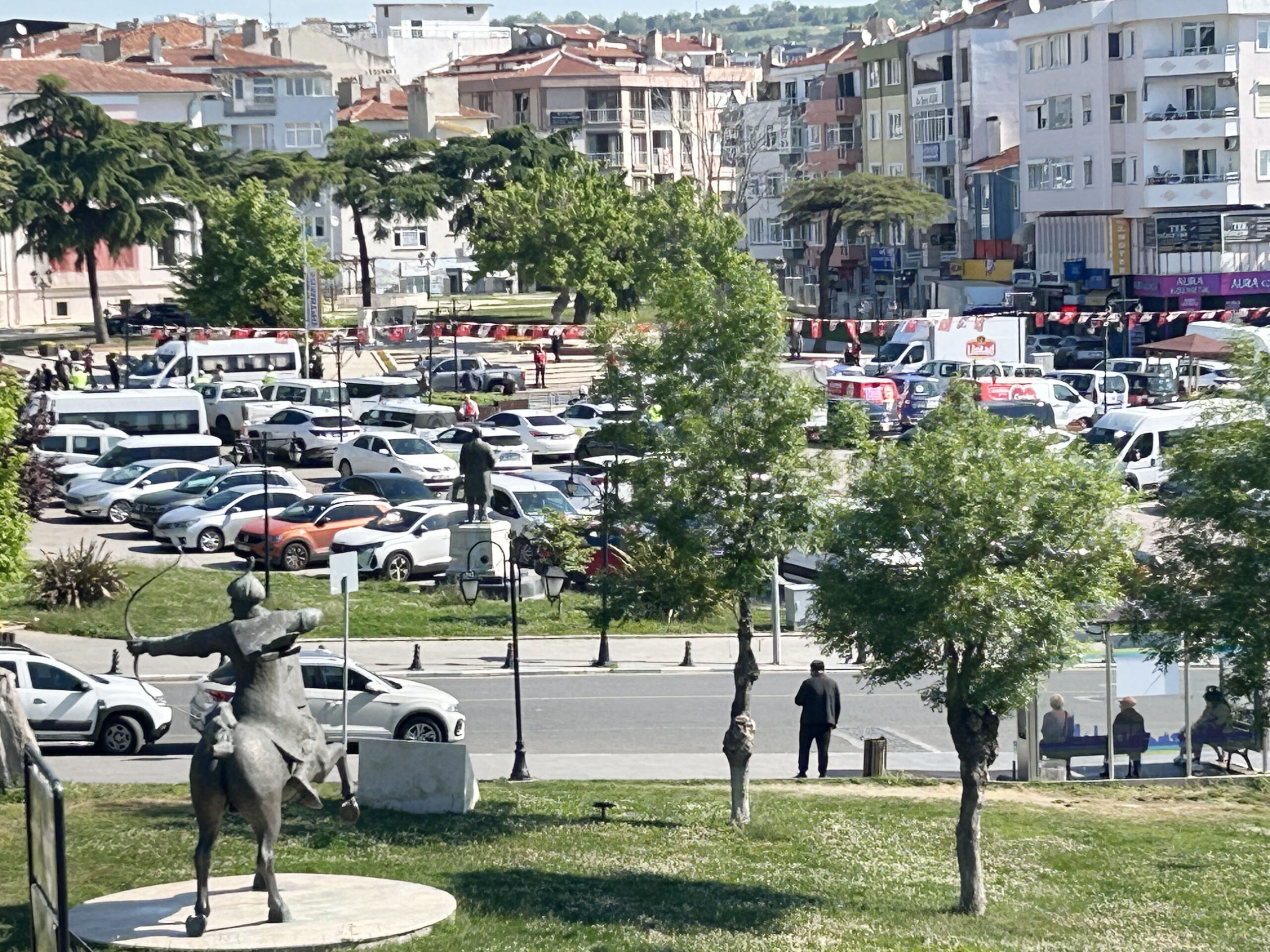 Otoparkın üzeri park alanına döndü