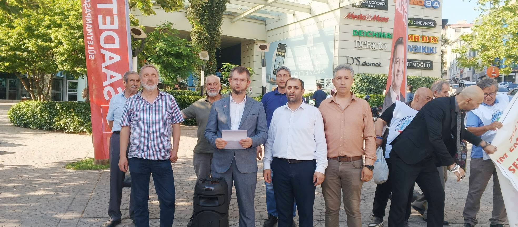 ‘En düşük emekli maaşı açlık sınırının altında’