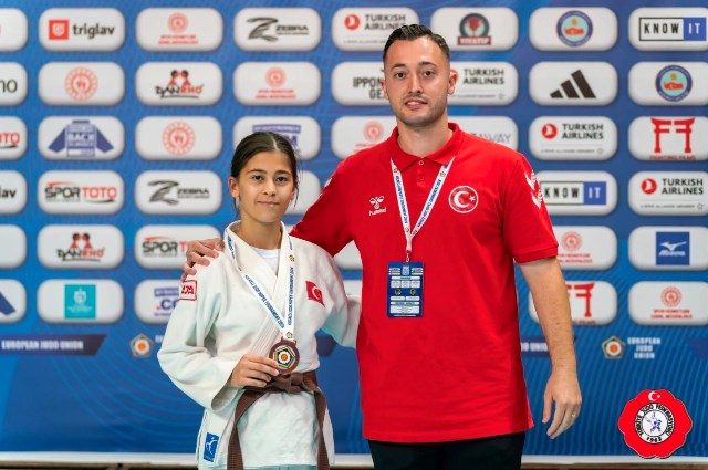 Avrupa Üçüncüsü Oldu
