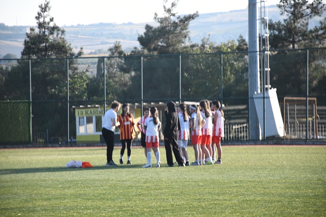 Geleceğin kadın futbolcuları yetişiyor