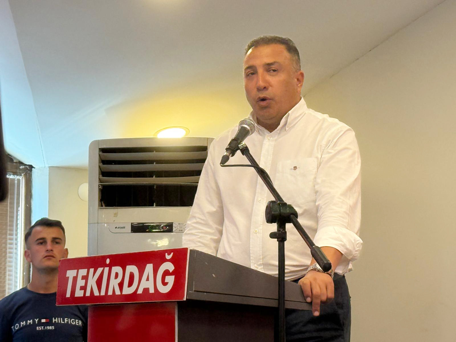 ‘CHP’nin tabelasını indirmeye kimsenin hakkı yok’