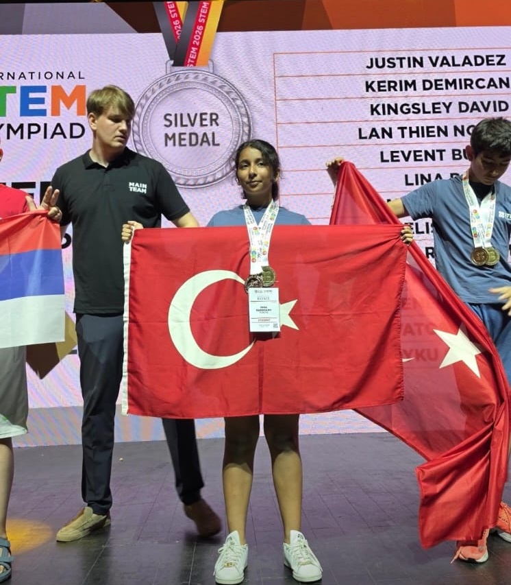 Uluslararası Olimpiyatlarda Gümüş Madalya Kazandı