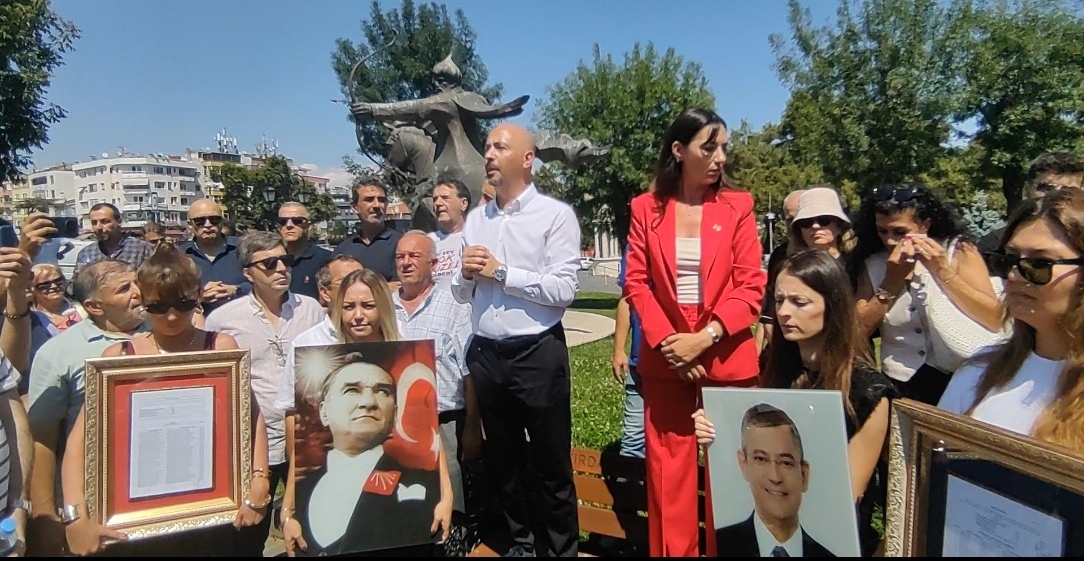 CHP’de Görevden Alınanlar Sokağa İndi