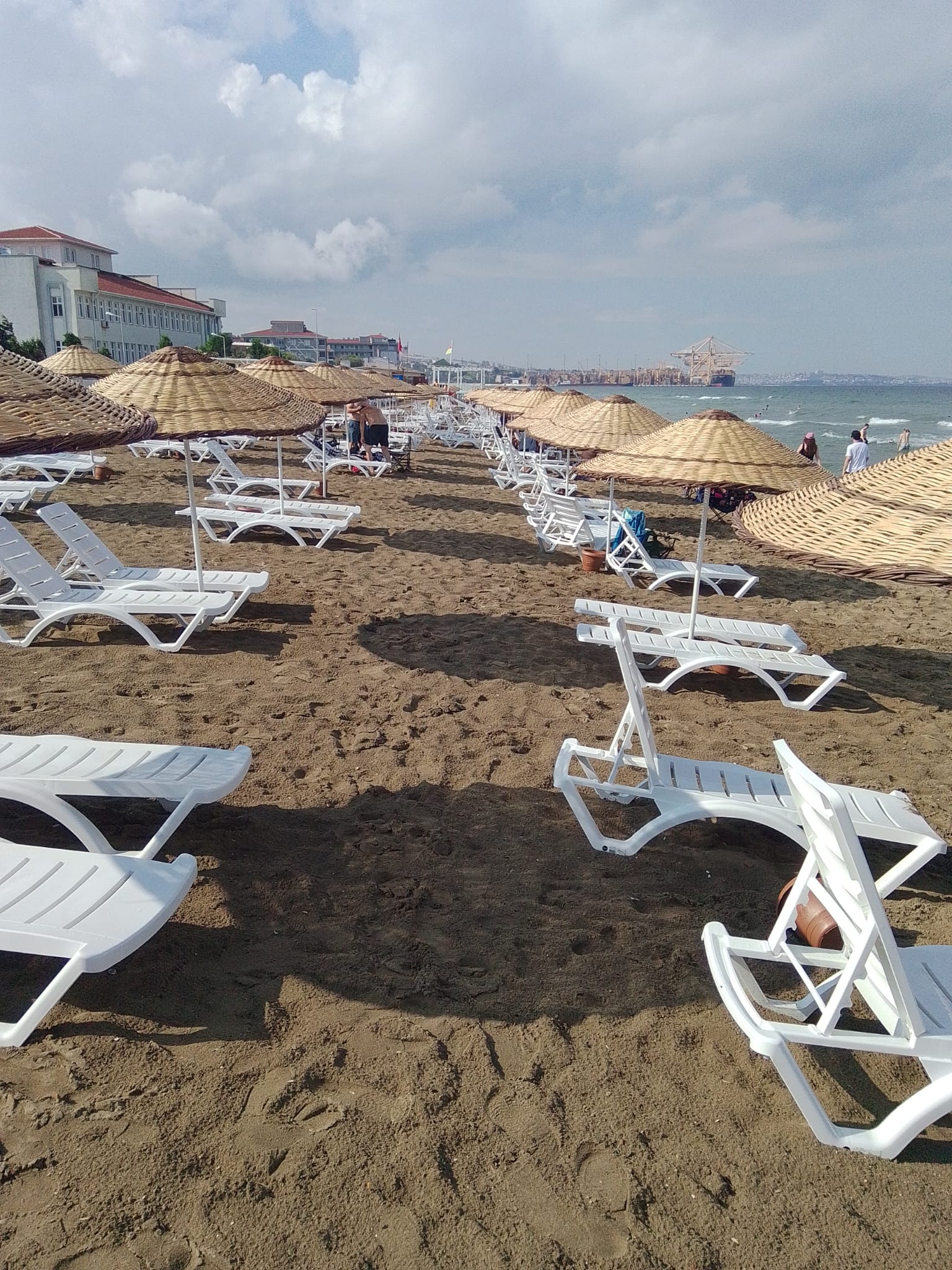 Kumbağ’da Plajlar İşgal Altında