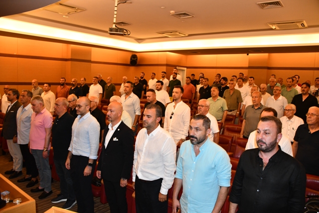 TEKİRDAĞSPOR’DA MEVCUT YÖNETİMLE DEVAM KARARI