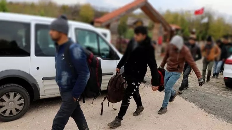 19 Düzensiz Göçmen Yakalandı
