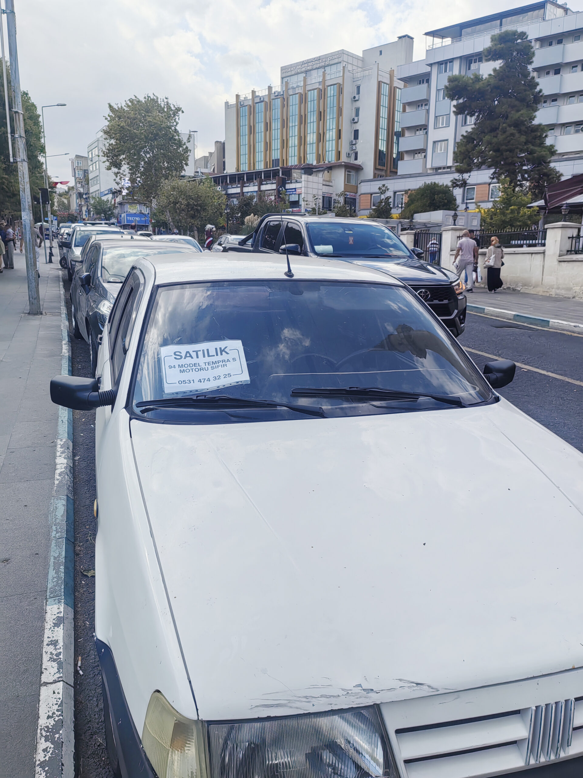 Satılık araçlar park alanlarını doldurdu