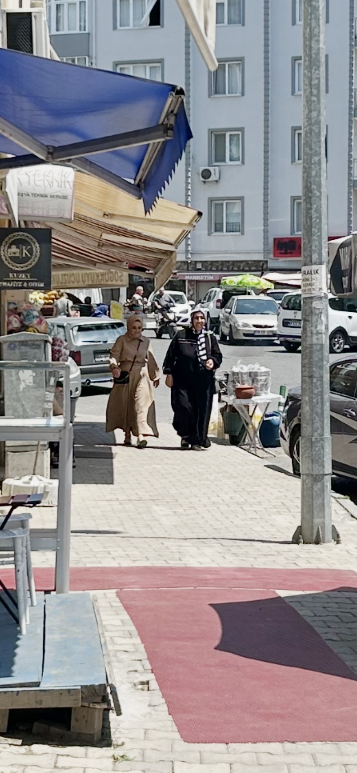 Kaldırım ve yol işgalleri sürüyor