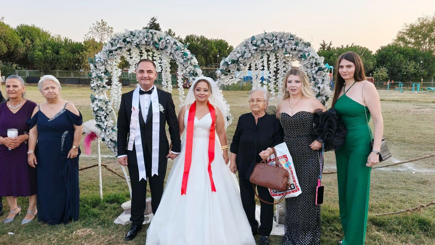 Ali Şahin Gülen ve Özge Taş dünya evine girdi