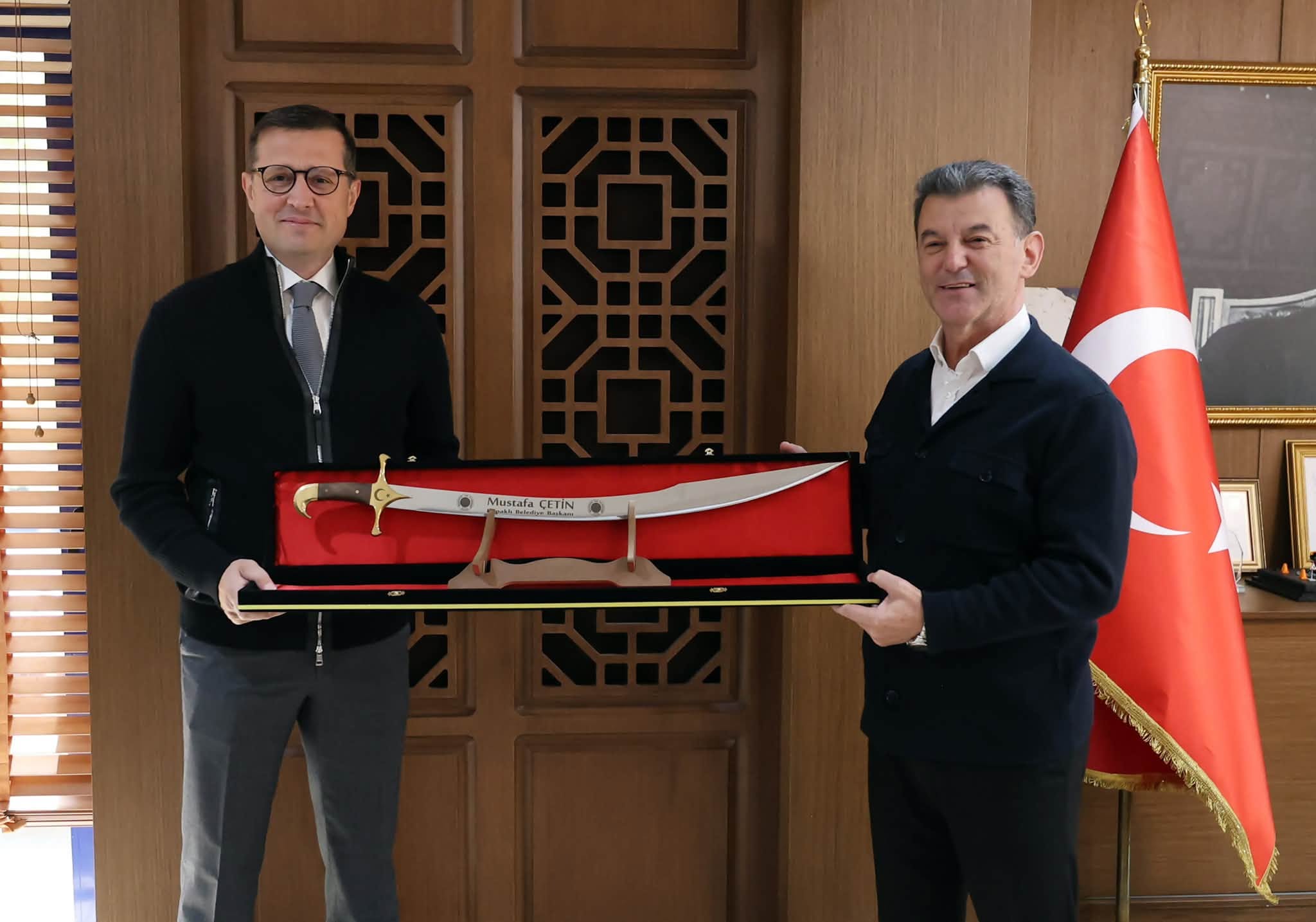 Akay’a İlk Tebrik Ziyareti Kapaklı’dan