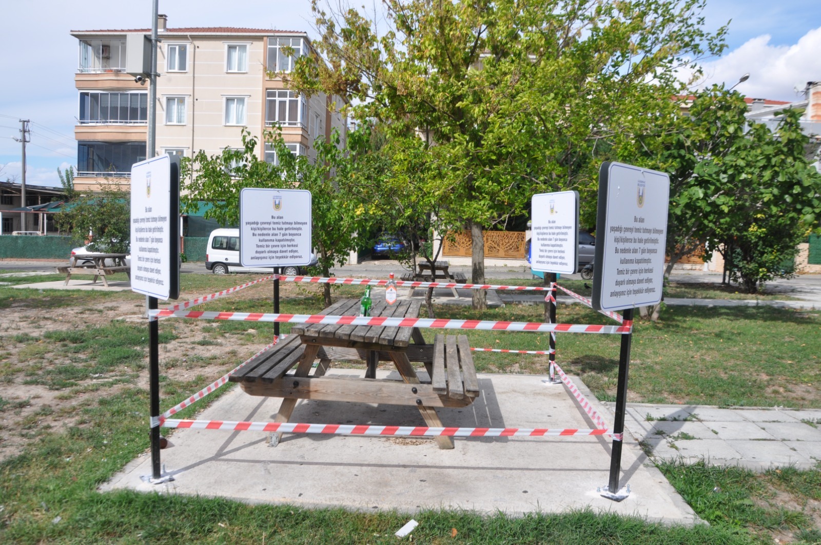 Çevresi kirletilen bank 7 gün kullanıma kapatıldı