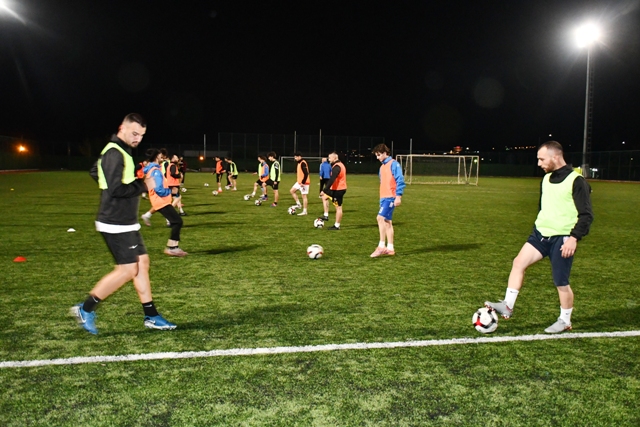 Akçeşmespor yağmur altında çalıştı