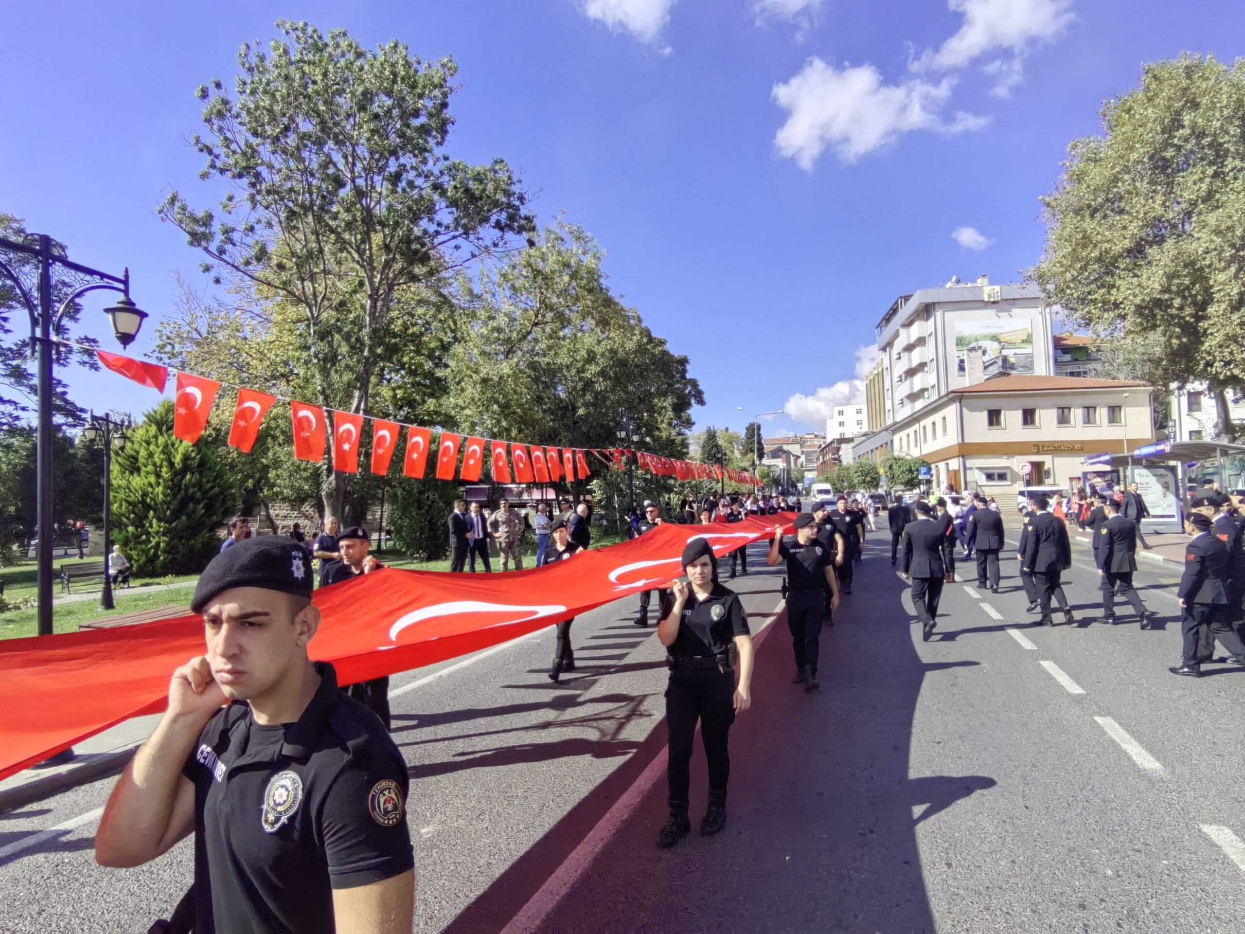 ‘VATAN SİZE MİNNETTAR’