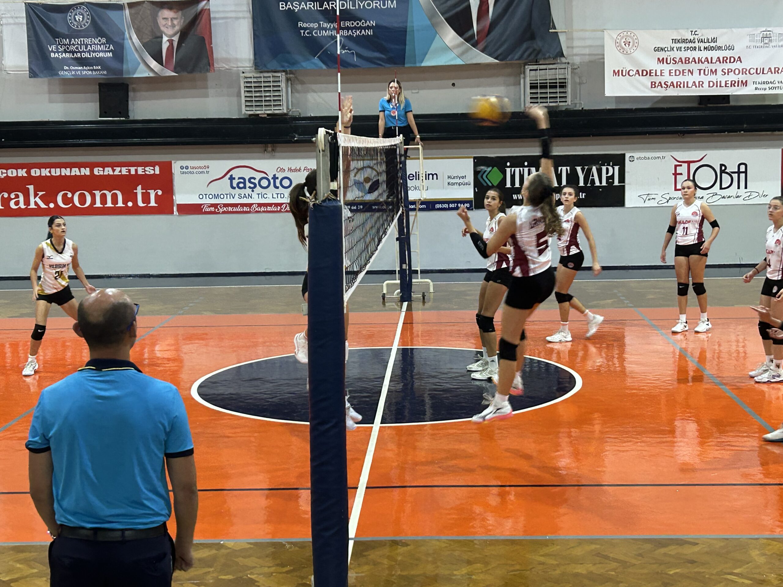Voleybol Akademi’den 3-0’lık galibiyet