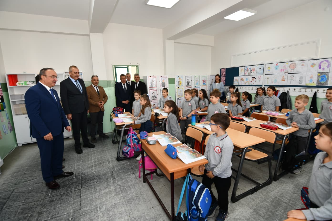 Vali Soytürk, Öğrencilerin Davetini Kırmadı